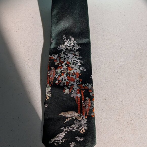 Vintage 1970's Jacquard Woven Polyester Kipper Tie Featuring A Bird & Tree Scene - Picture 7 of 8